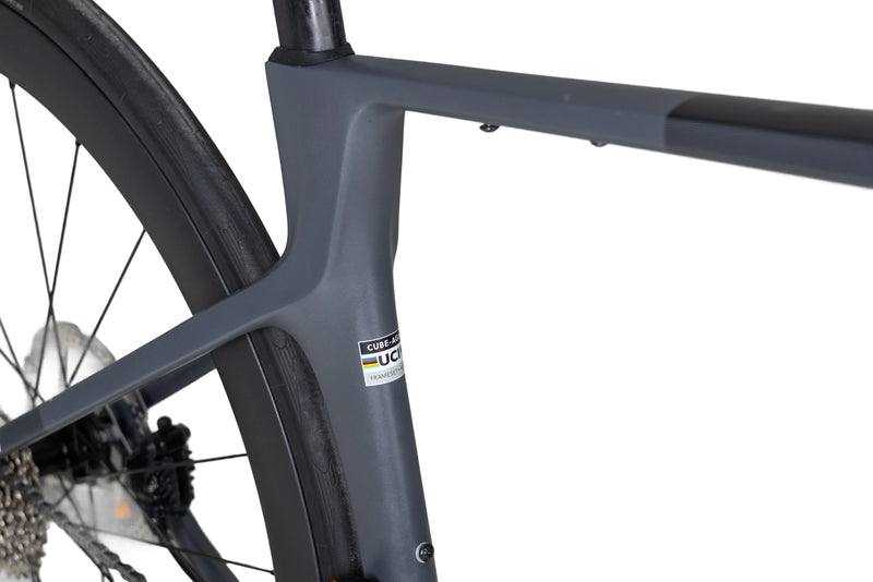 Load image into Gallery viewer, CUBE AGREE C:62 105 Di2 grey ‘n’ black