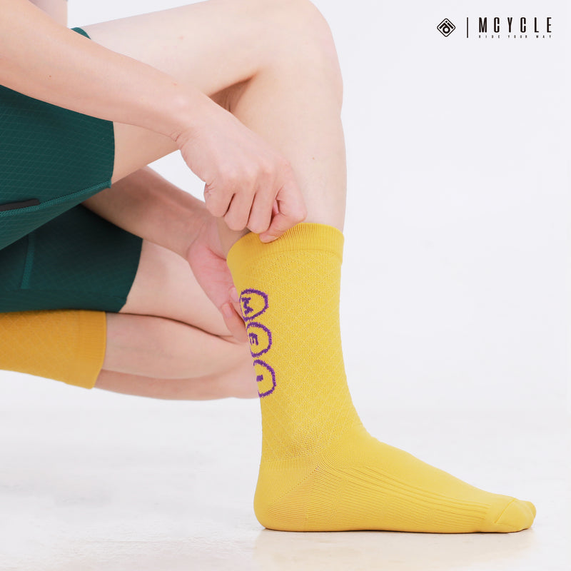 Load image into Gallery viewer, MCYCLE Unisex High-Elastic Athletic Knitted Cycling Socks - MP059 Dopamine Series