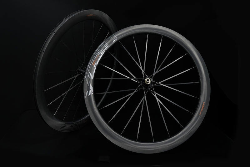 Load image into Gallery viewer, SCOM VOSO Lite Ultimate 50+ Carbon Spoke Road Bike Disc Brake Wheelset | Tubeless & Clincher Compatible