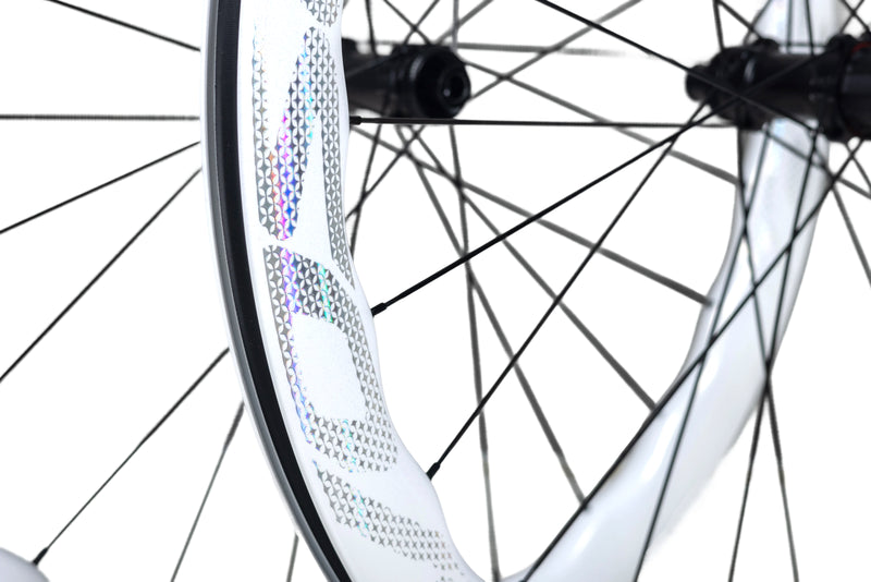 Load image into Gallery viewer, SCOM VOSO Lite Undulating Carbon Wheels Pearl White
