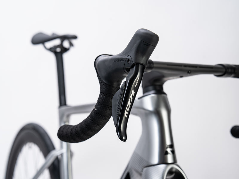 Load image into Gallery viewer, Bross Vagabond Aero 6SE 105 Di2 R7170 Carbon Road Bike with Carbon Wheels