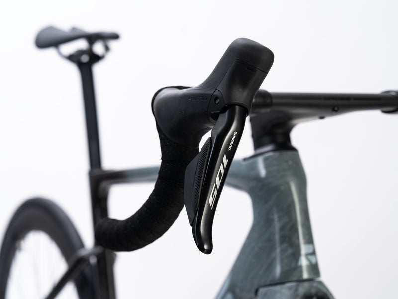 Load image into Gallery viewer, Bross Vagabond Aero 6SE 105 Di2 R7170 Carbon Road Bike with Carbon Wheels