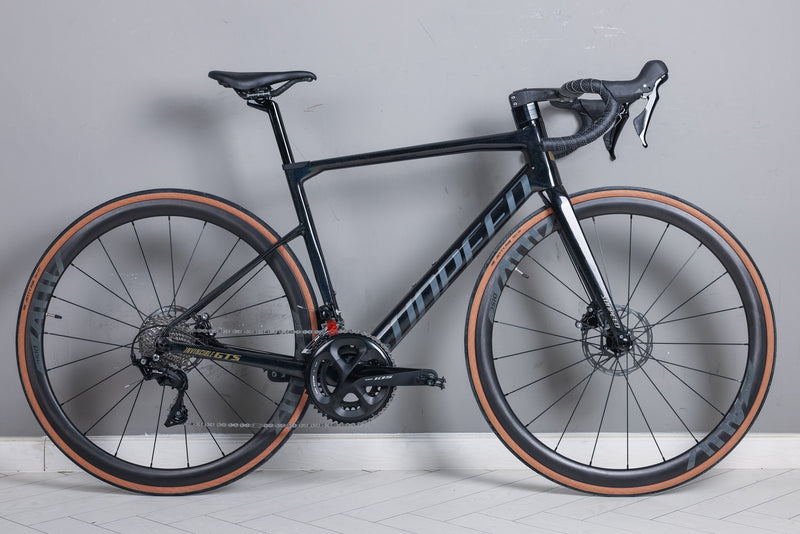 Load image into Gallery viewer, Sunpeed Invincible GTS Carbon Road Bike 105  with Carbon Wheel 11 Speed Warehouse Clearance
