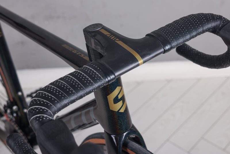 Load image into Gallery viewer, Sunpeed Invincible GTS Carbon Road Bike 105  with Carbon Wheel 11 Speed Warehouse Clearance
