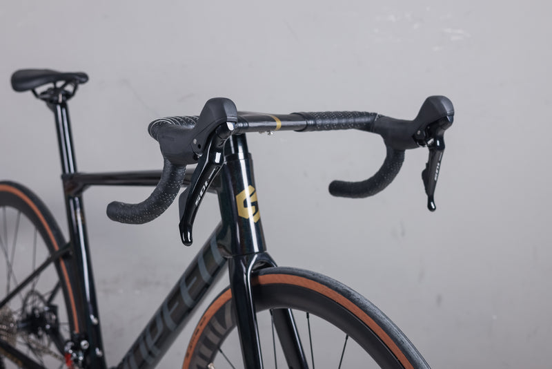 Load image into Gallery viewer, Sunpeed Invincible GTS Carbon Road Bike 105  with Carbon Wheel 11 Speed Warehouse Clearance
