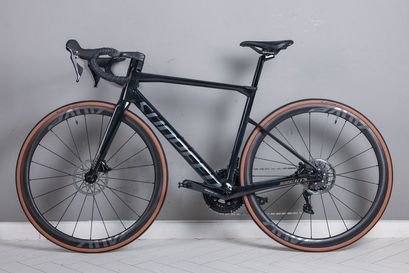 Load image into Gallery viewer, Sunpeed Invincible GTS Carbon Road Bike 105  with Carbon Wheel 11 Speed Warehouse Clearance
