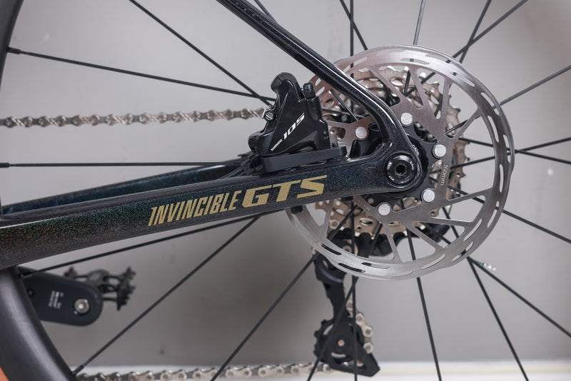 Load image into Gallery viewer, Sunpeed Invincible GTS Carbon Road Bike 105  with Carbon Wheel 11 Speed Warehouse Clearance
