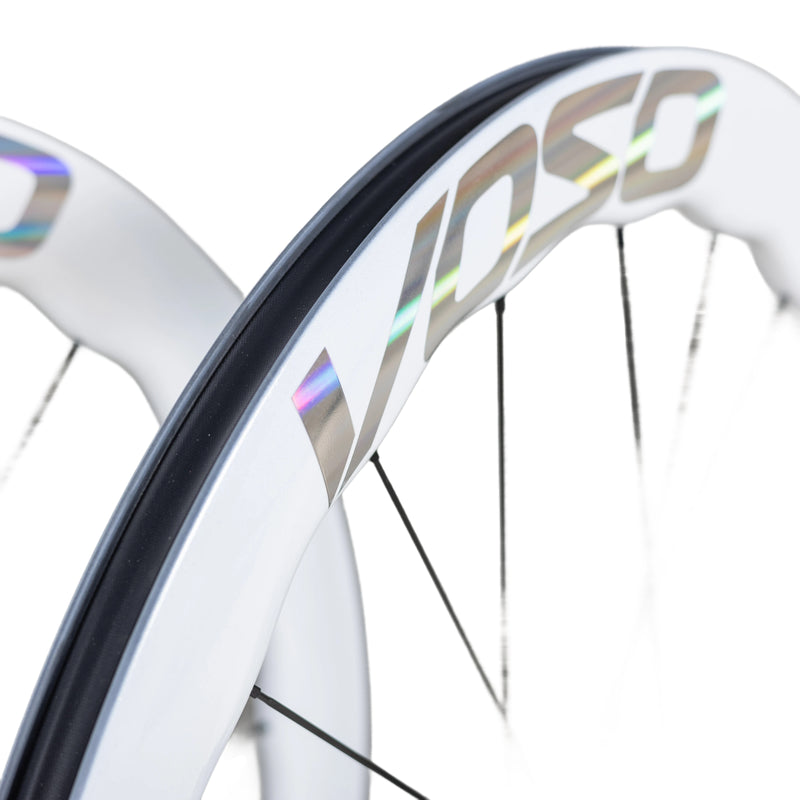 Load image into Gallery viewer, SCOM VOSO Lite Undulating Carbon Wheels Pearl White
