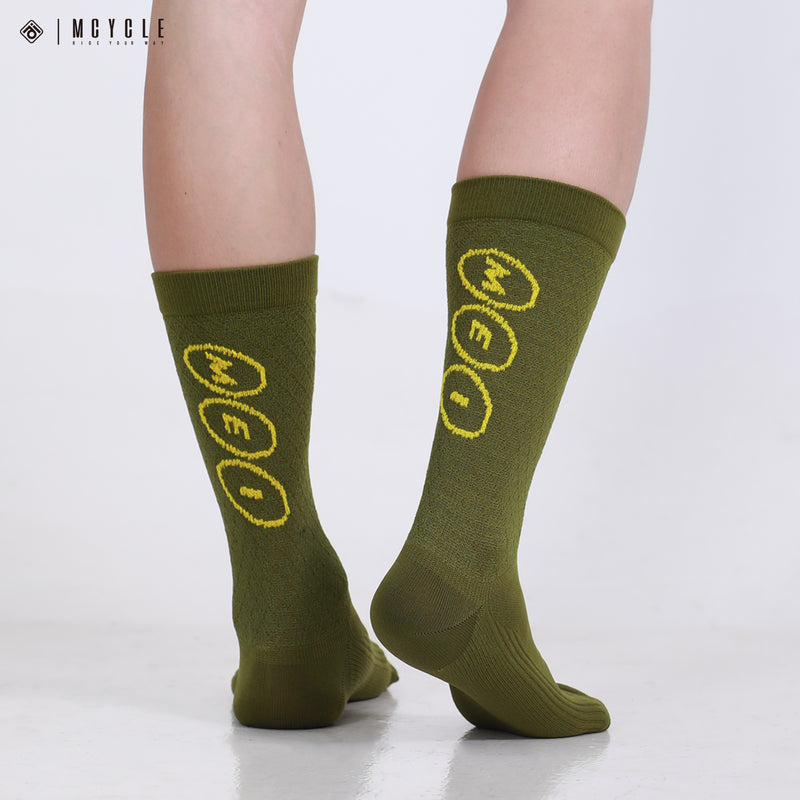 Load image into Gallery viewer, MCYCLE Unisex High-Elastic Athletic Knitted Cycling Socks - MP059 Dopamine Series
