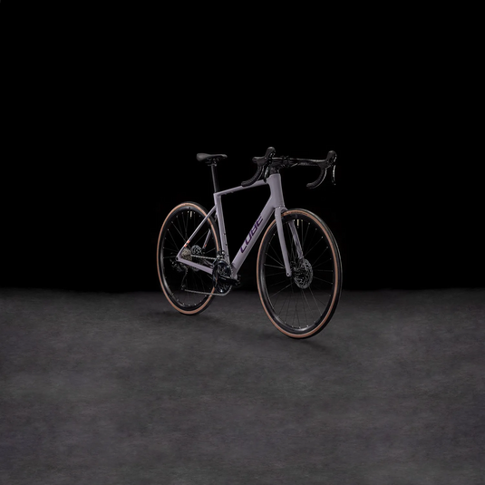 CUBE ATTAIN C:62 Race plumgrey´n´brink 825410