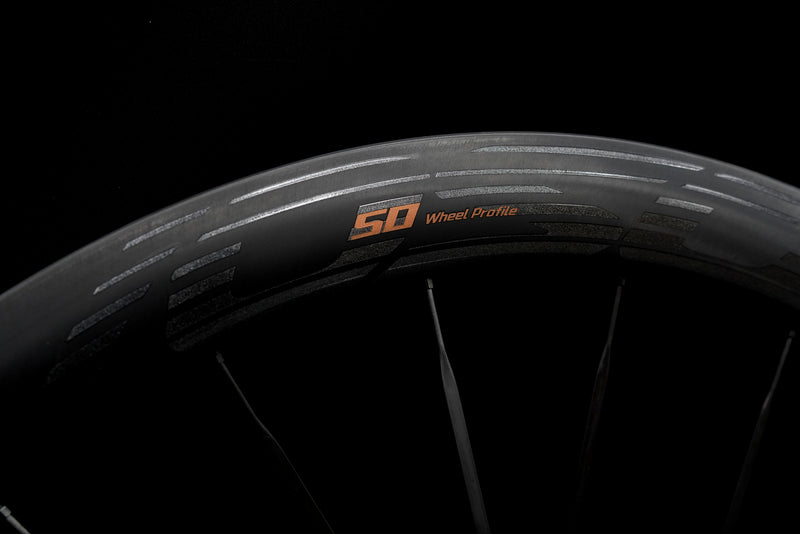 Load image into Gallery viewer, SCOM VOSO Lite Ultimate 50+ Carbon Spoke Road Bike Disc Brake Wheelset | Tubeless &amp; Clincher Compatible
