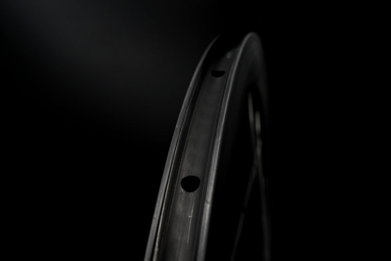 Load image into Gallery viewer, SCOM VOSO Lite Ultimate 50+ Carbon Spoke Road Bike Disc Brake Wheelset | Tubeless &amp; Clincher Compatible
