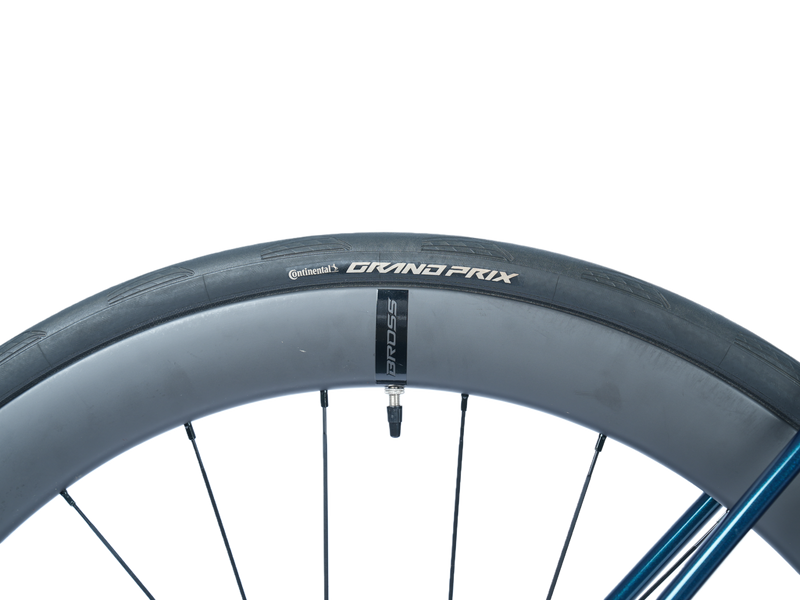 Load image into Gallery viewer, Bross Vagabond 5+ 105 R7120 Carbon Endurance Road Bike with Carbon Wheels
