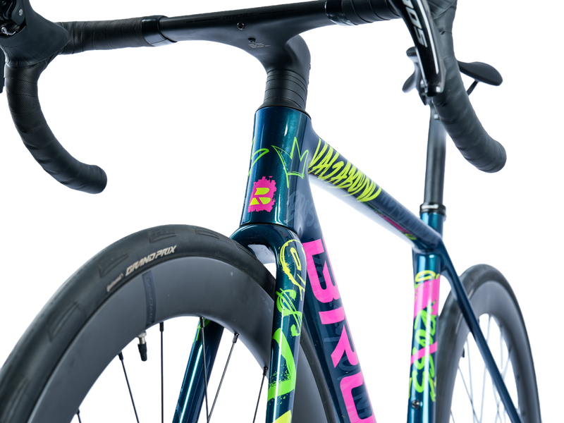 Load image into Gallery viewer, Bross Vagabond 5+ 105 R7120 Carbon Endurance Road Bike with Carbon Wheels
