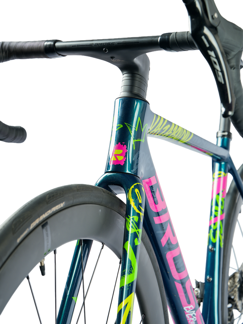 Load image into Gallery viewer, Bross Vagabond 5+ 105 R7120 Carbon Endurance Road Bike with Carbon Wheels
