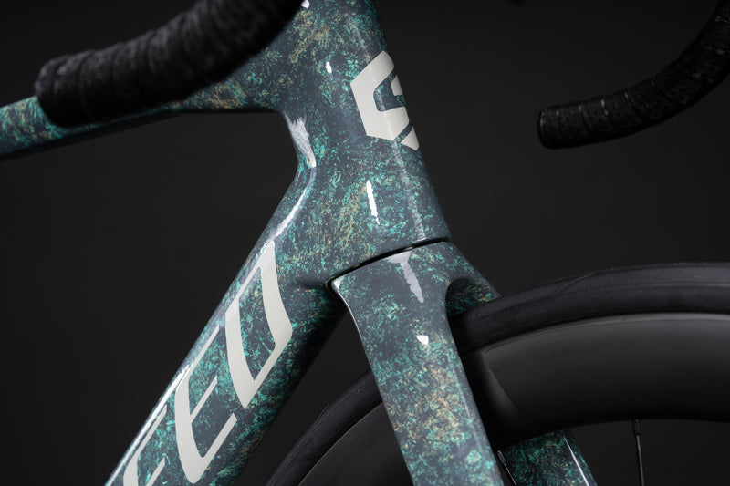Load image into Gallery viewer, Sunpeed Victory Shimano 105 Di2 Carbon Road Bike
