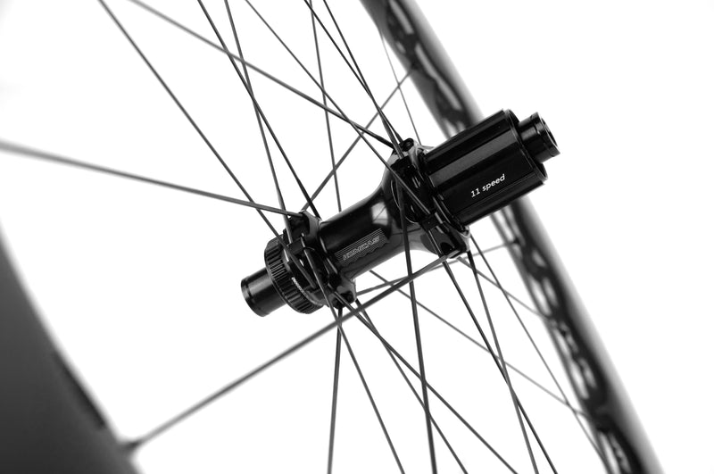 Load image into Gallery viewer, KOMCAS Pro 65 mm Road Bike Carbon Wheel
