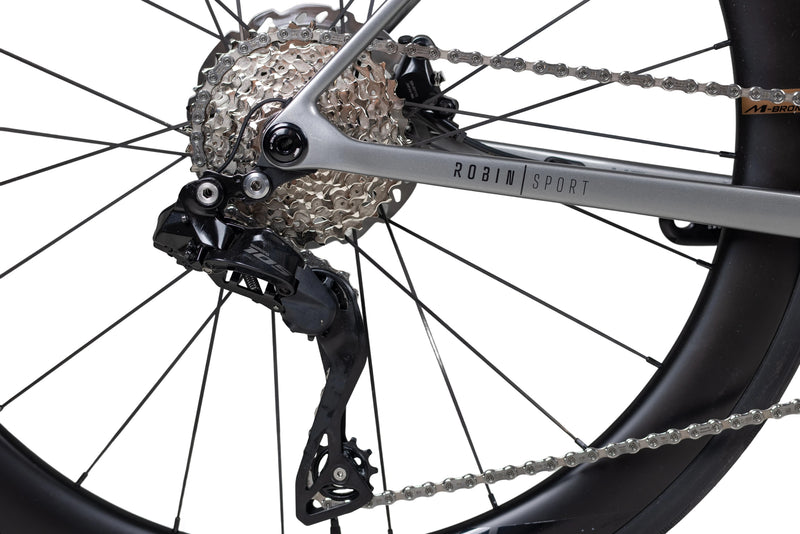 Load image into Gallery viewer, Pardus Robin Sport 105 Di2 Carbon Road Bike with Carbon Wheels
