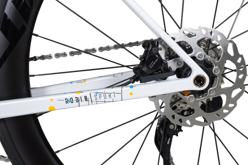 Load image into Gallery viewer, Pardus Robin Sport 105 Di2 Carbon Road Bike with Carbon Wheels
