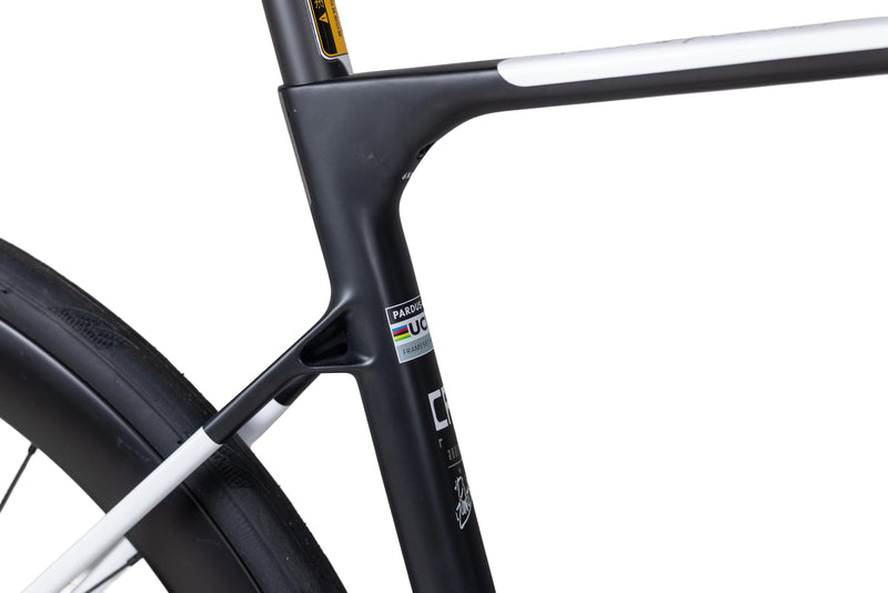 Load image into Gallery viewer, Pardus Robin Sport 105 Di2 Carbon Road Bike with Carbon Wheels
