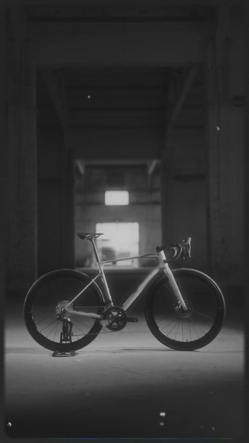 Load and play video in Gallery viewer, Pardus Robin Sport 2025 Carbon Road Bike PES E-Shifter Carbon Wheel
