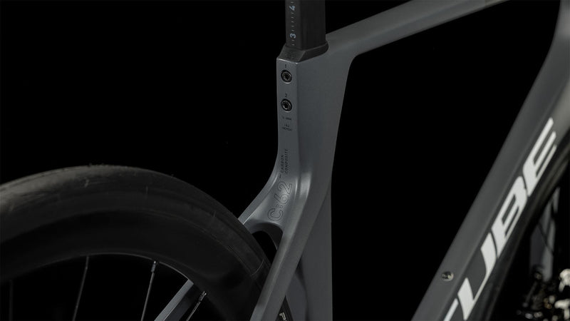 Load image into Gallery viewer, CUBE AGREE C:62 105 Di2 grey ‘n’ black
